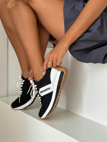 נעלי סניקרס לנשים LINEAGE בשחור לבן