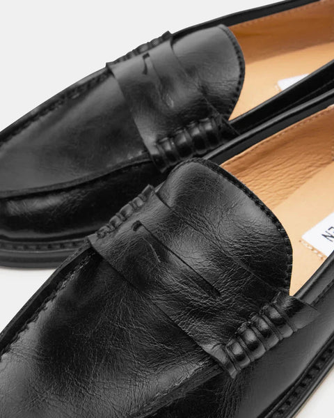 סטיב מאד - נעלי מוקסין מעור לנשים ADISON בשחור