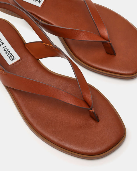 סטיב מאד - סנדלי אצבע שטוחים מעור NISSI בקאמל