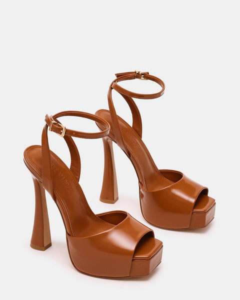 סטיב מאד - סנדלי עקב פלטפורמה מעור SASS בקאמל