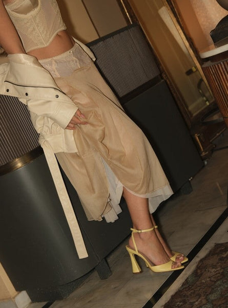 סטיב מאד - סנדלי עקב מעור לנשים BEKI בצהוב