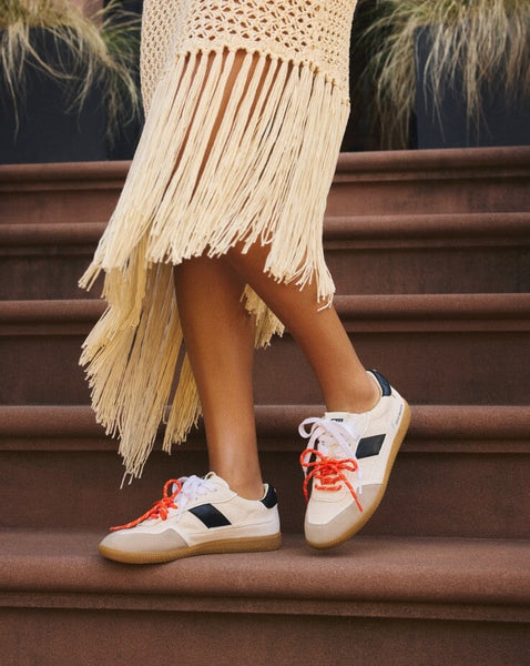 סטיב מאד - סניקרס לנשים AUGUSTINE בשחור לבן